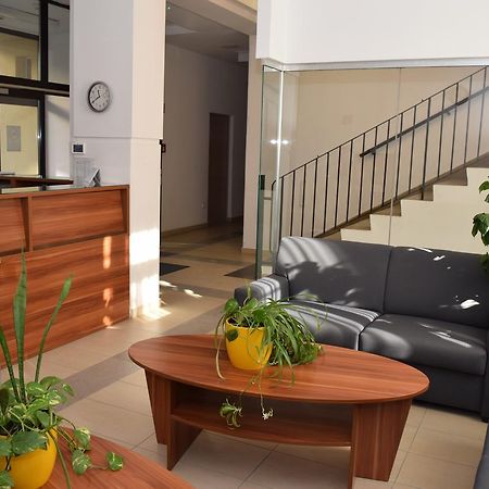 Marothi Kollegium Hostel Debrecen Buitenkant foto