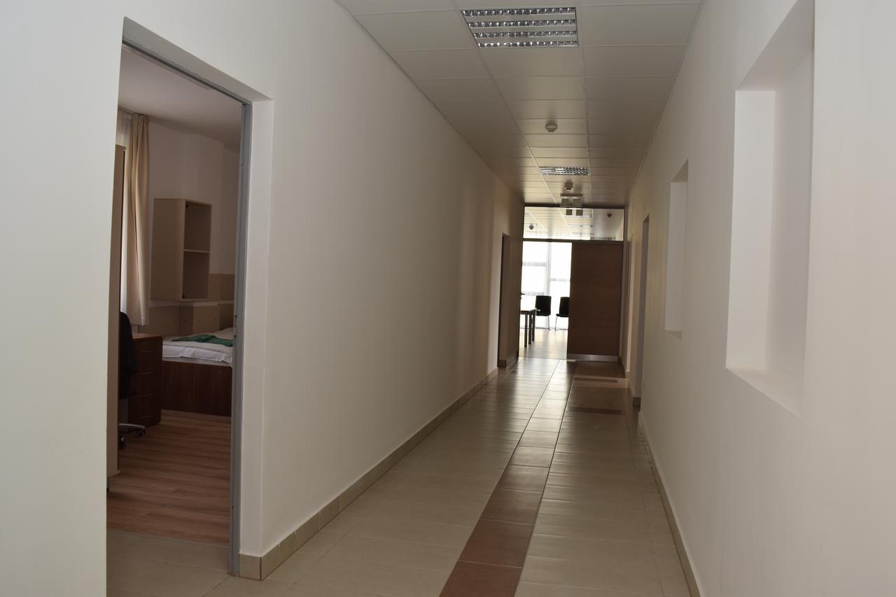 Marothi Kollegium Hostel Debrecen Buitenkant foto