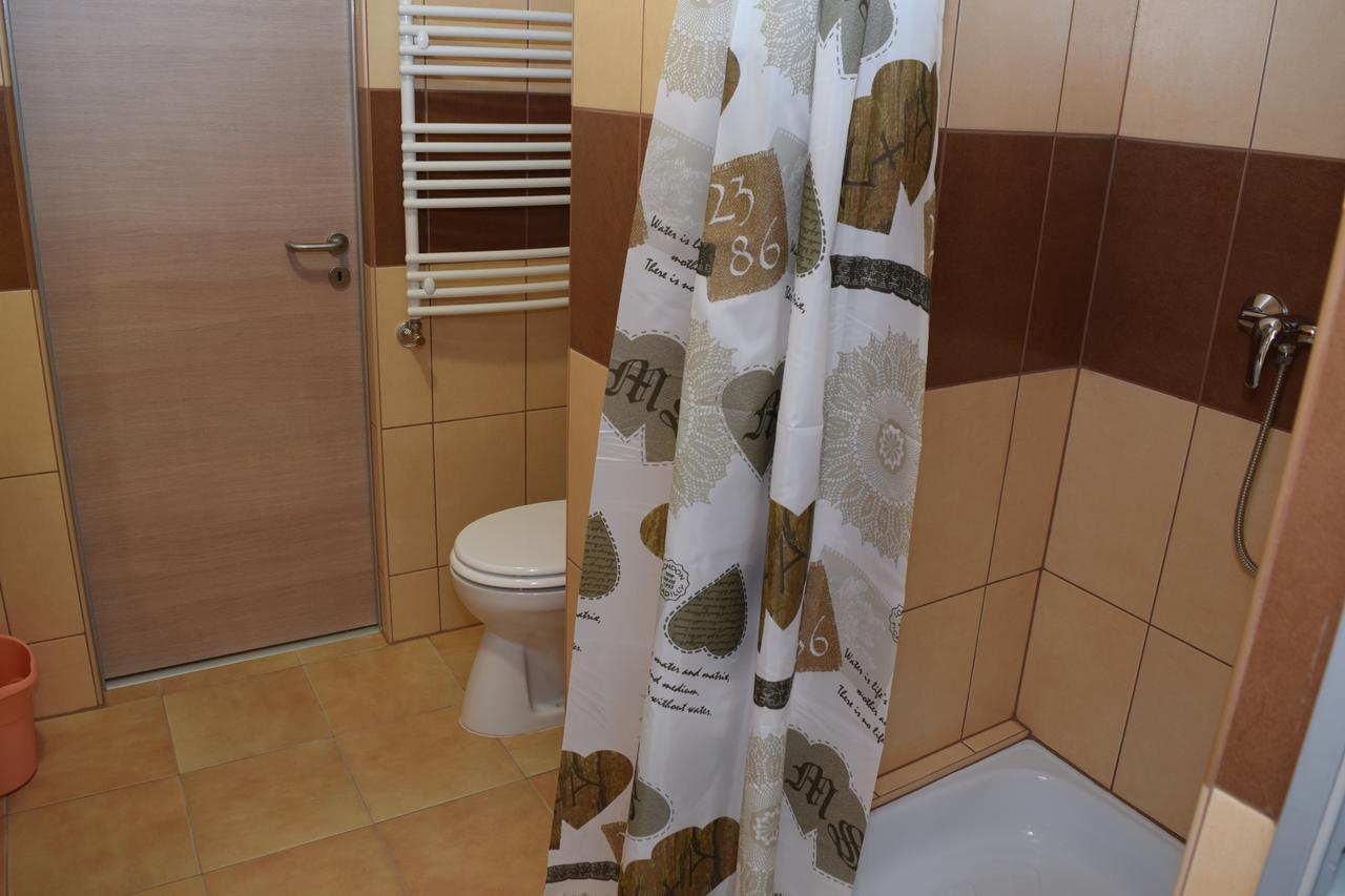 Marothi Kollegium Hostel Debrecen Buitenkant foto
