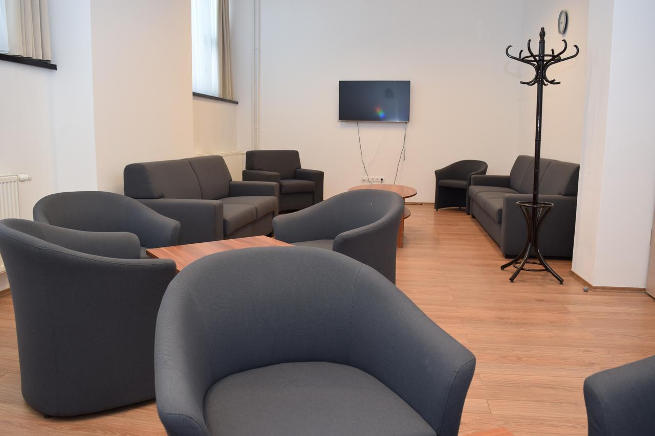 Marothi Kollegium Hostel Debrecen Buitenkant foto