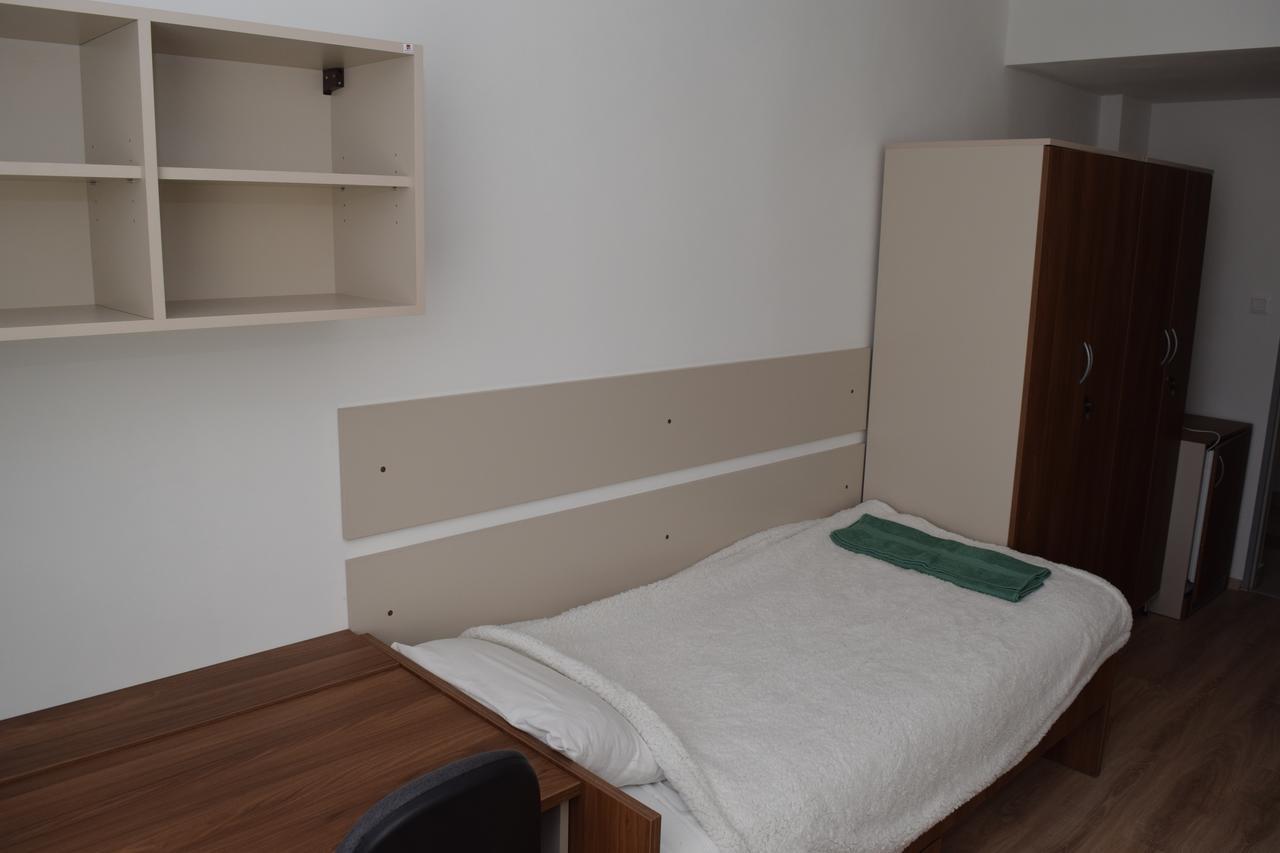 Marothi Kollegium Hostel Debrecen Buitenkant foto