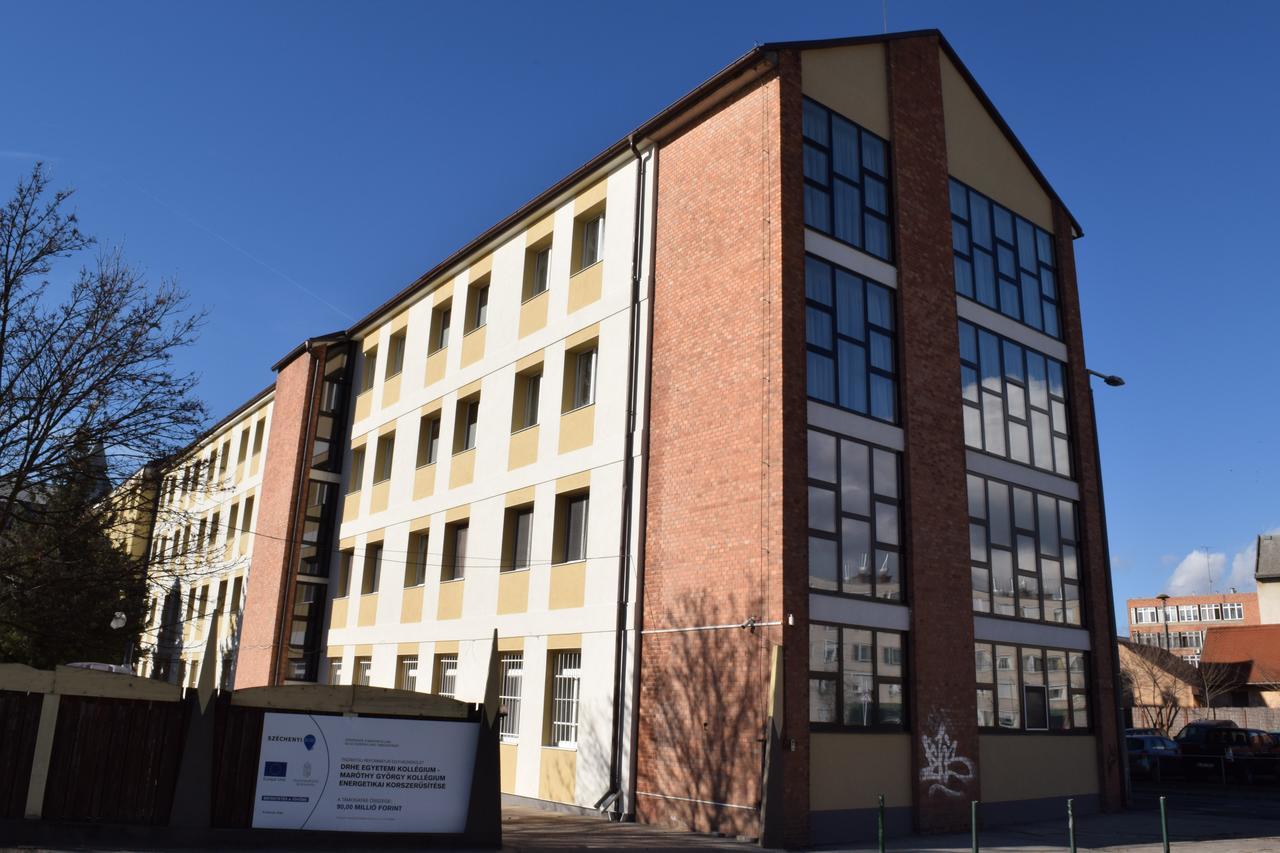 Marothi Kollegium Hostel Debrecen Buitenkant foto