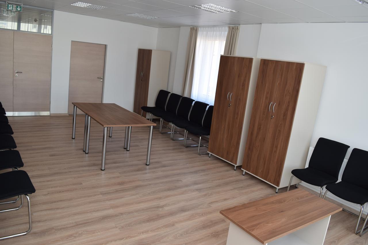 Marothi Kollegium Hostel Debrecen Buitenkant foto