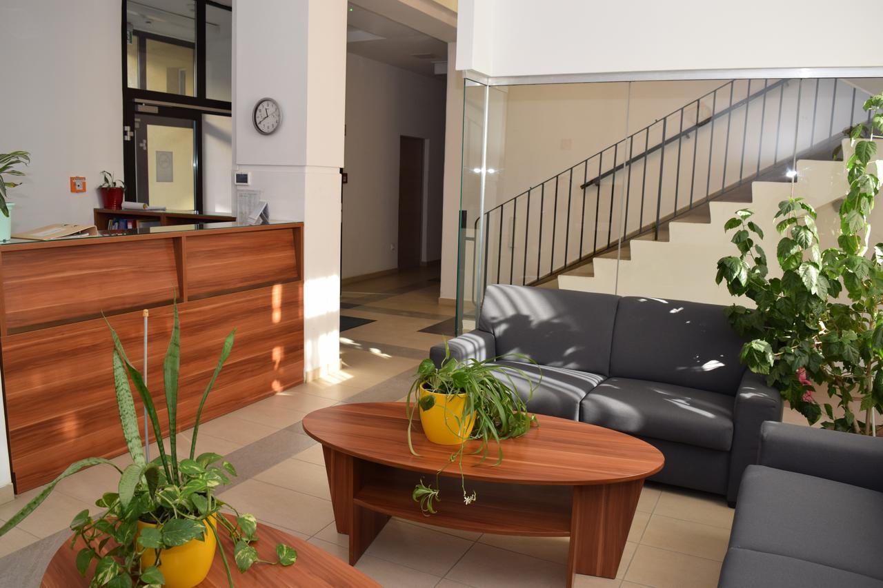 Marothi Kollegium Hostel Debrecen Buitenkant foto